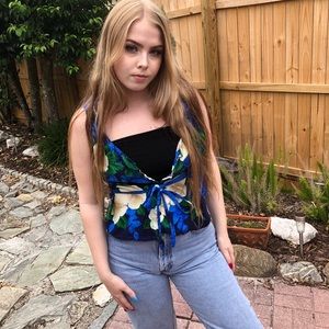 Blue Hawiian Floral Cropped Blouse🌴🌺